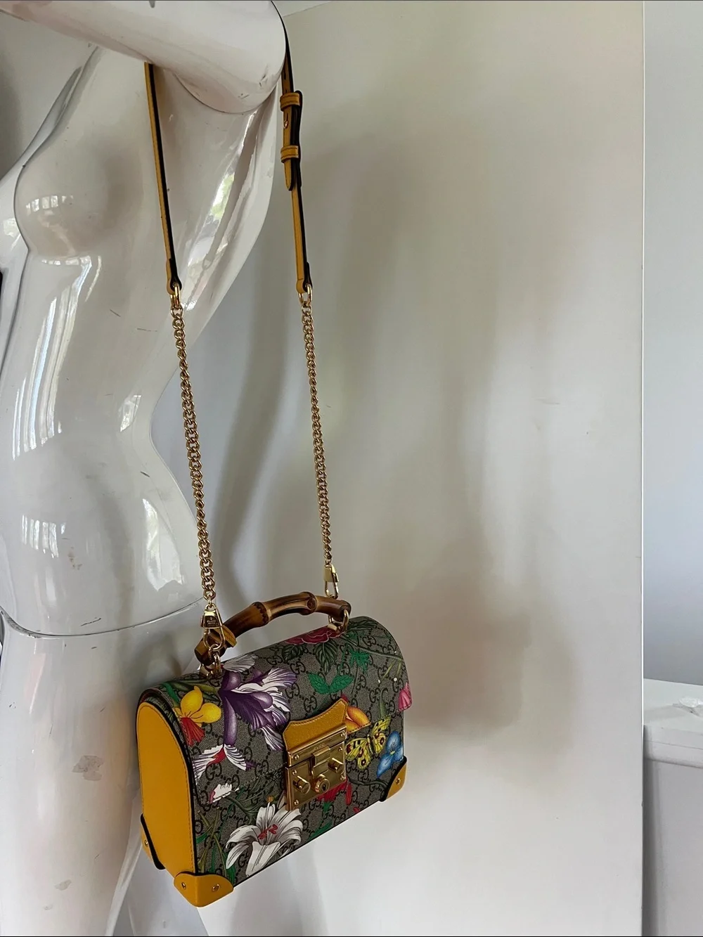 Gucci GG Flora Small Padlock Bamboo Bag Floral Coated Canvas and Yellow Leather - Picture 2 of 16